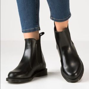 Dr. Martens Flora Chelsea Boots in Black Smooth